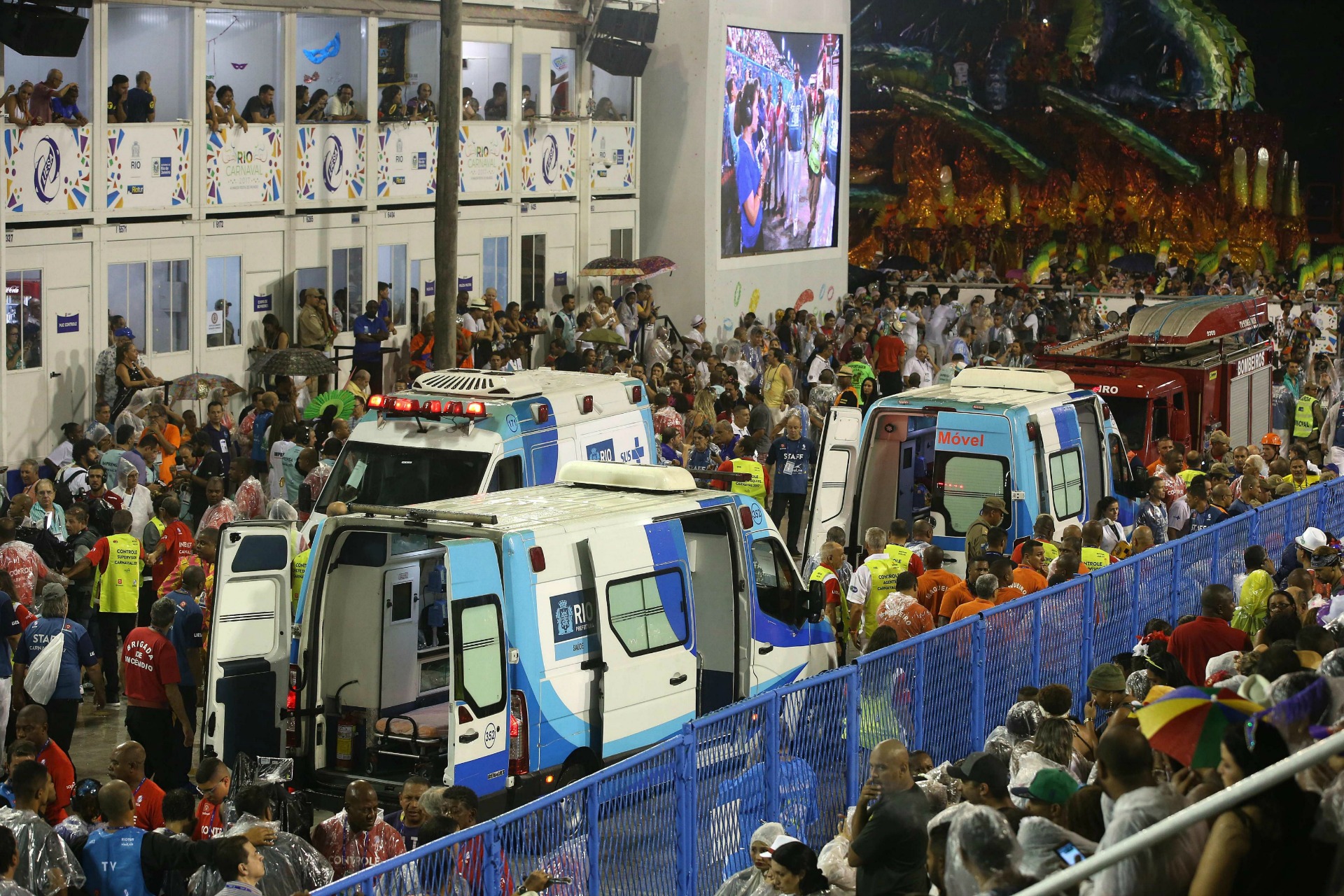 El accidente de una carroza empaña el estreno del carnaval de Río