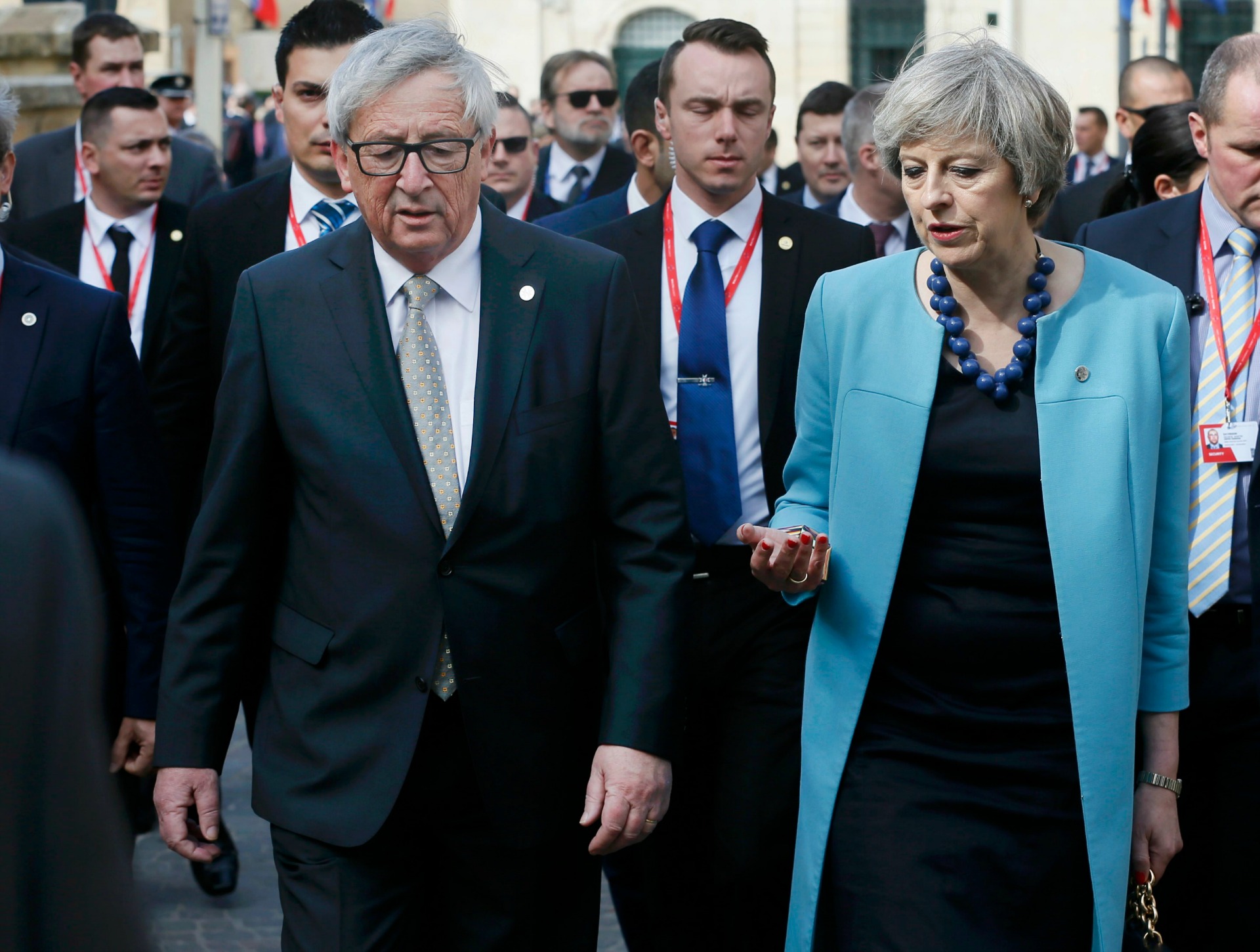 La factura del Brexit será "muy elevada" para Reino Unido, advierte Juncker