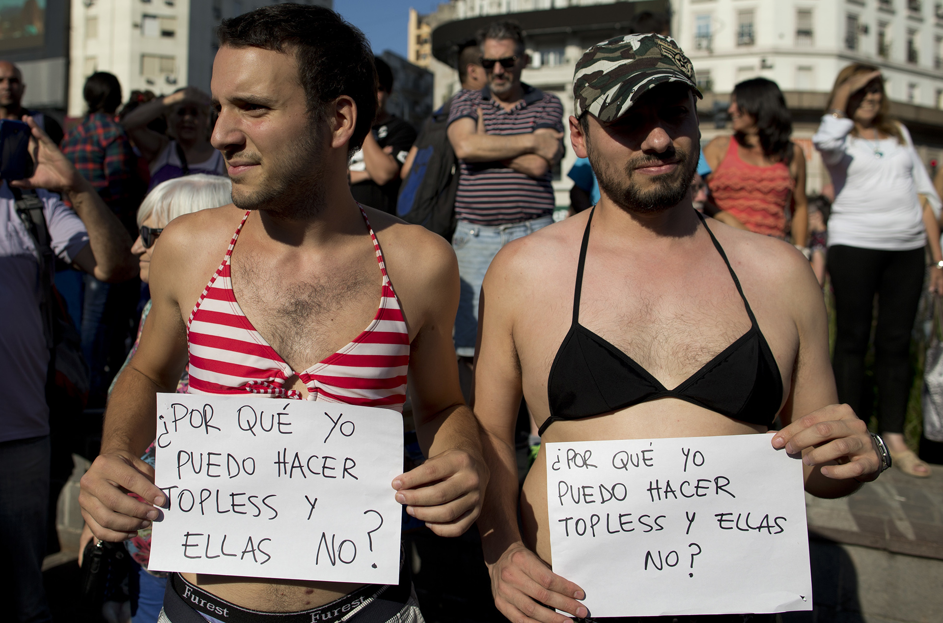 Varios hombres se unieron a la protesta. (Foto: Natacha Pisarenko/AP)
