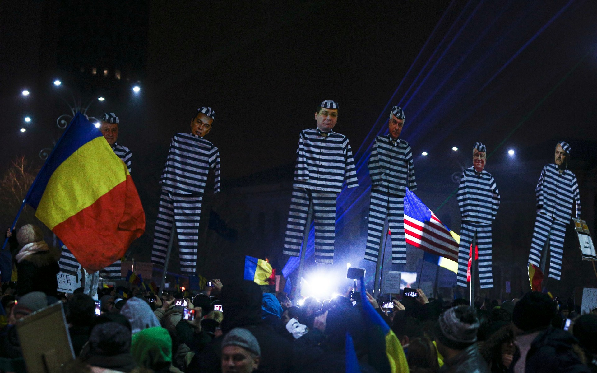 Las protestas en Rumanía se mantienen pese a la retirada del decreto sobre corrupción