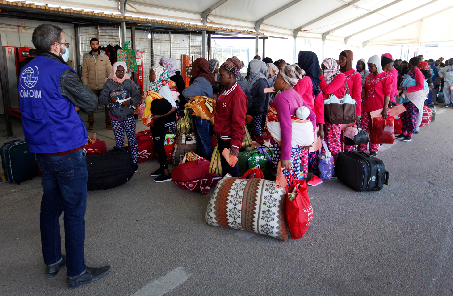 Las autoridades libias repatrían cerca de 200 migrantes a Níger