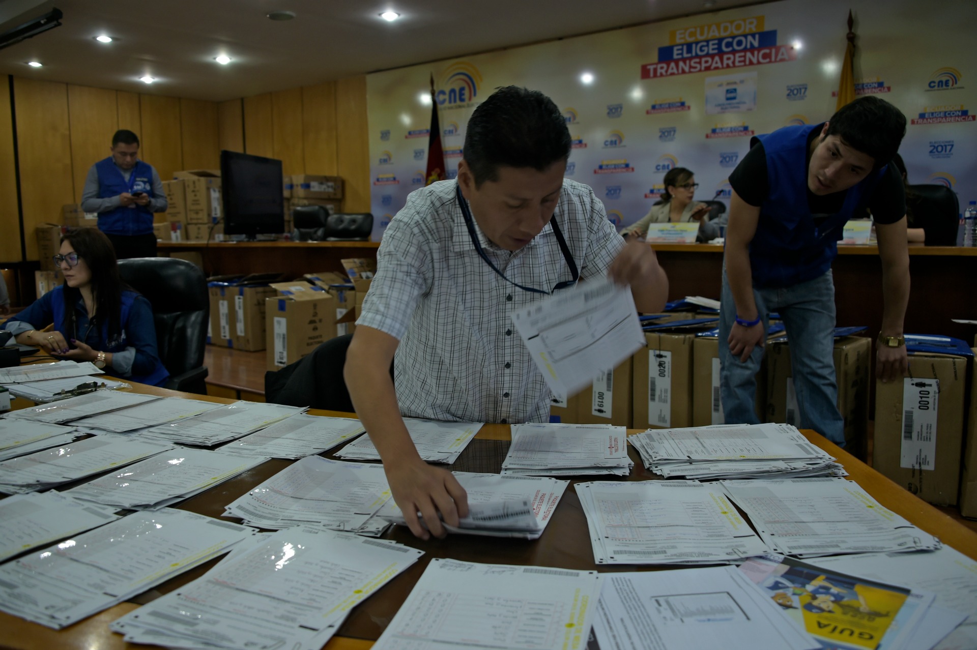 Los ecuatorianos deberán votar en segunda vuelta a su presidente