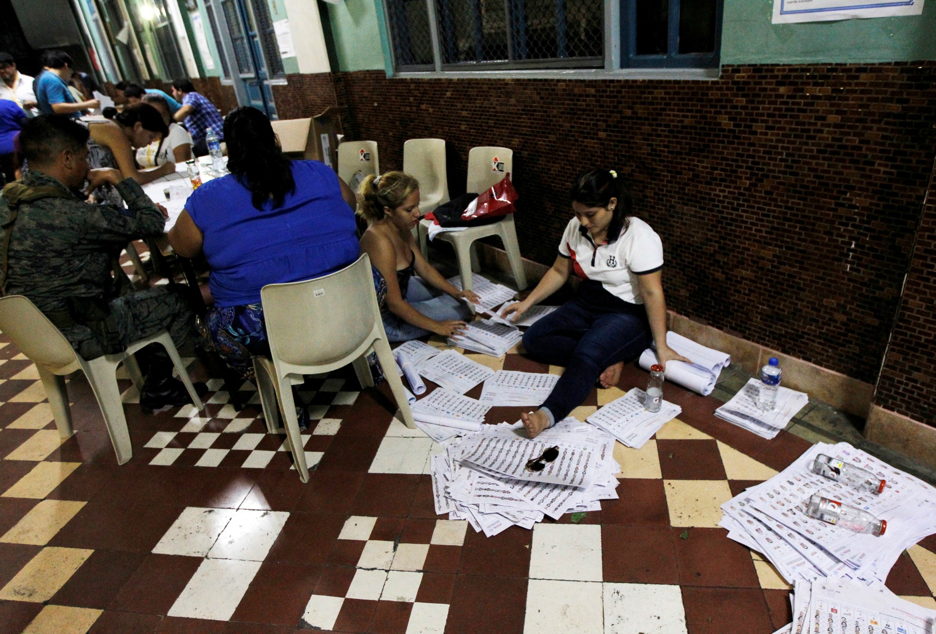 Los resultados provisionales de las elecciones en Ecuador apuntan a una segunda vuelta
