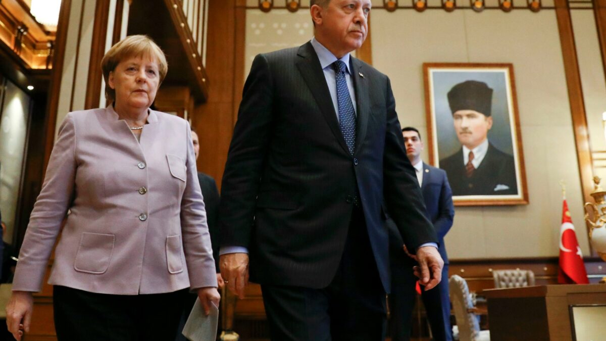 Merkel expresa a Erdogan su preocupación por la situación de algunos derechos en Turquía