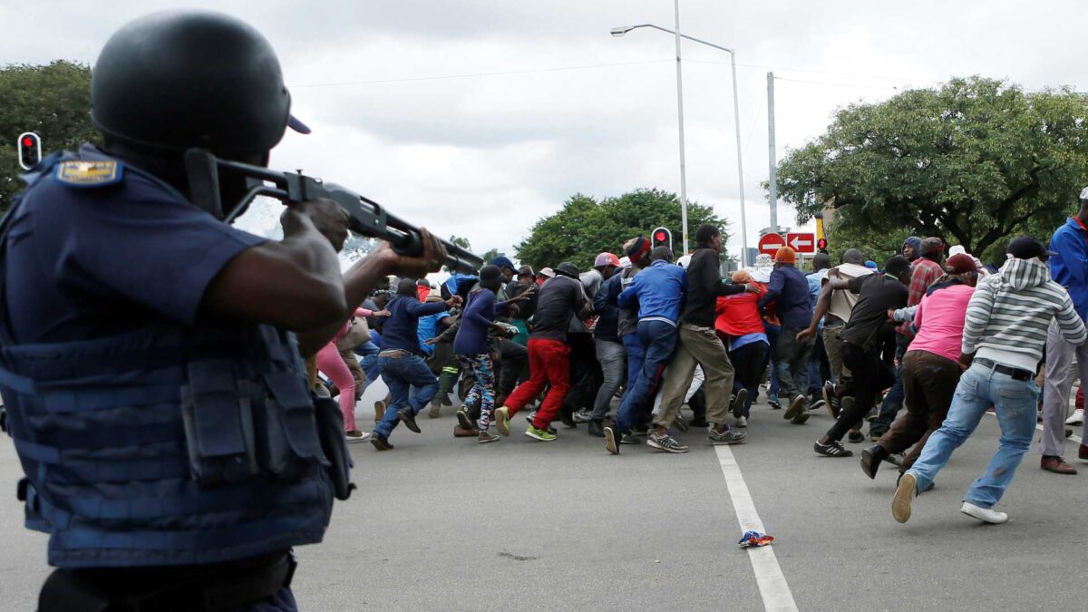 La policía sudafricana disuelve una manifestación contra los inmigrantes