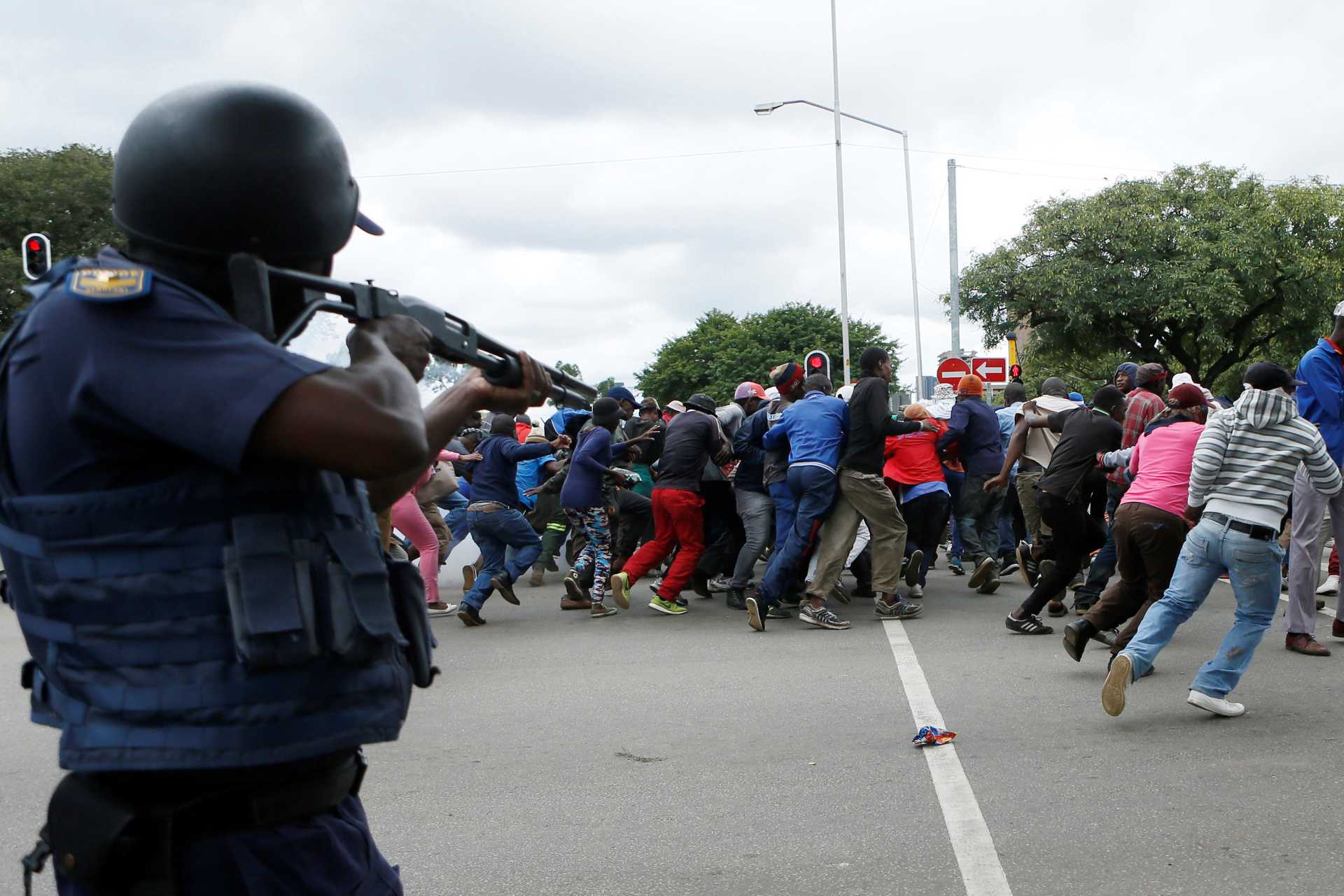 La policía sudafricana disuelve una manifestación contra los inmigrantes