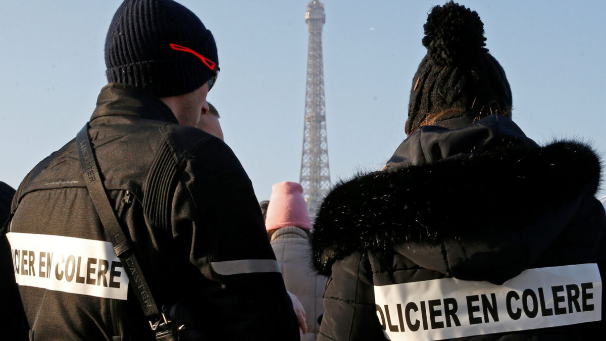 Francia amplía los poderes de la policía en medio de polémicas y disturbios