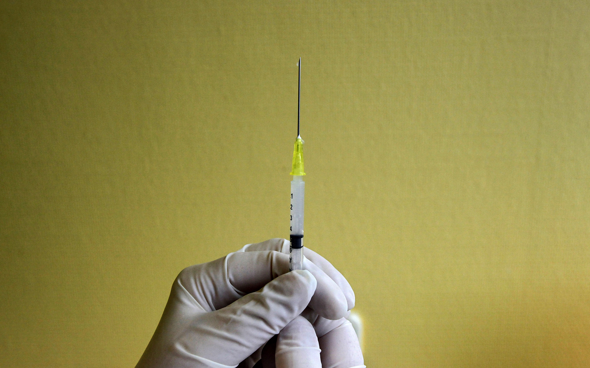 Un hospital chino infecta a cinco pacientes con el virus del VIH