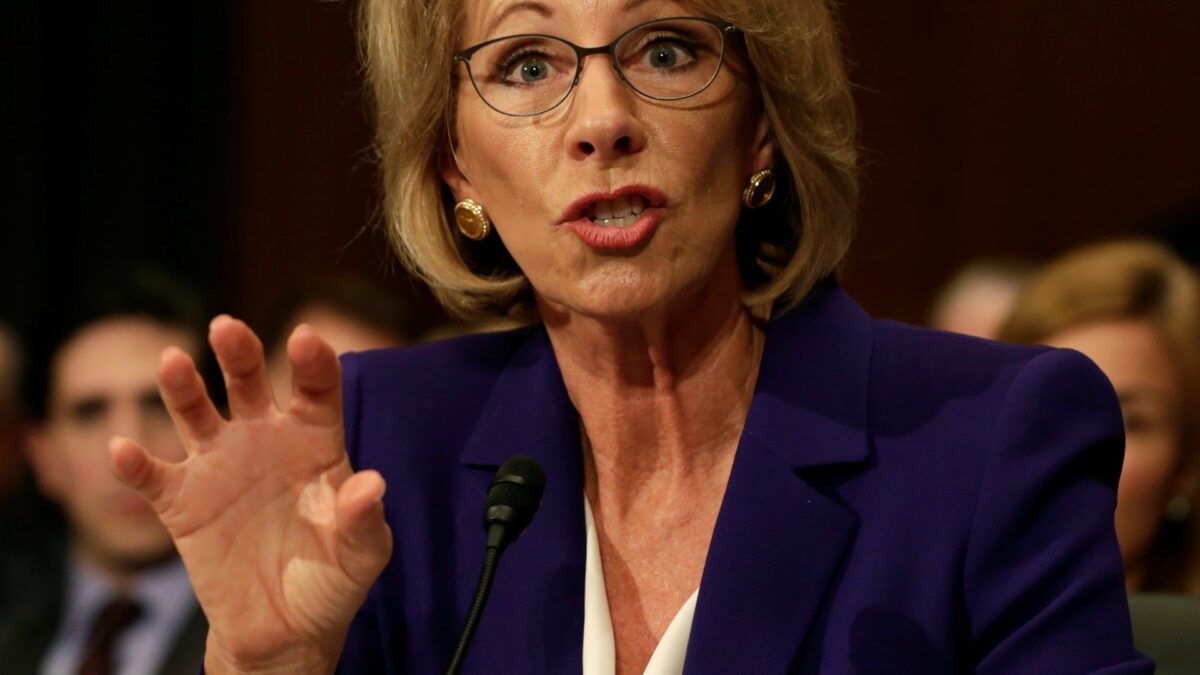 La millonaria Betsy DeVos, nueva secretaria de Educación de EEUU