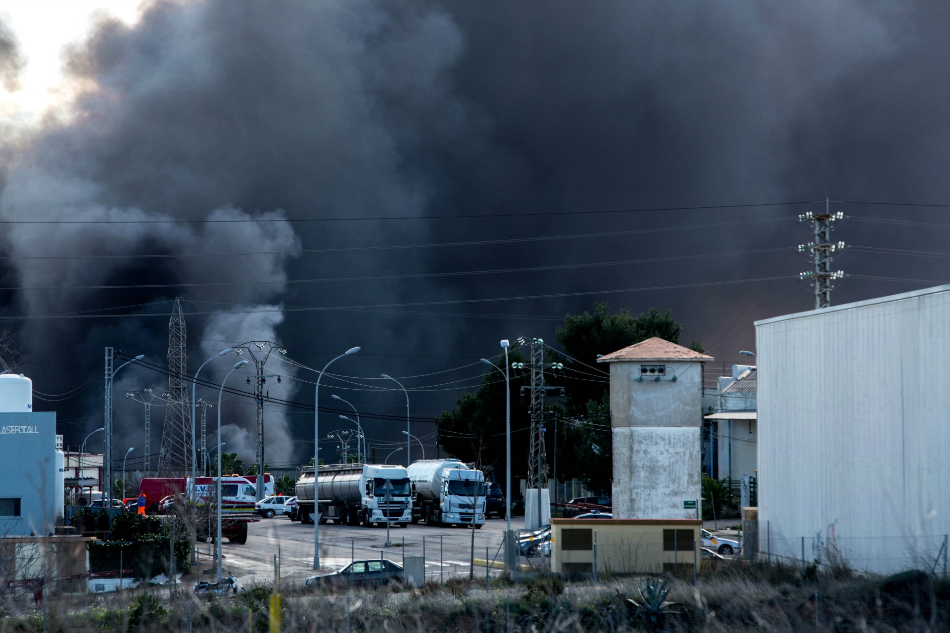 El Gobierno valenciano: «El incendio de Paterna está controlado»