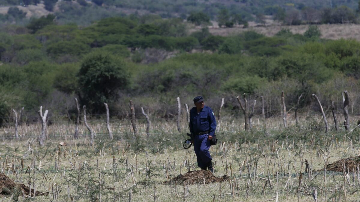 Secuestran a cinco policías en Michoacán