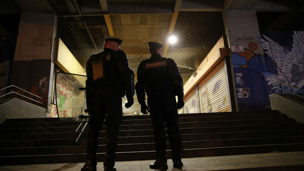 Tercera noche de disturbios en París tras la violación de un joven por un policía