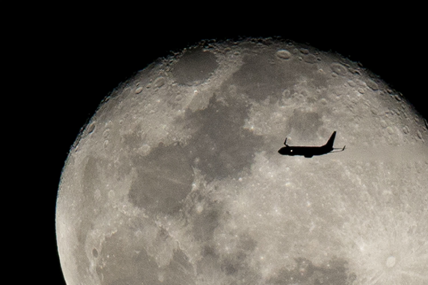 La NASA enviará a dos turistas alrededor de la Luna en 2018