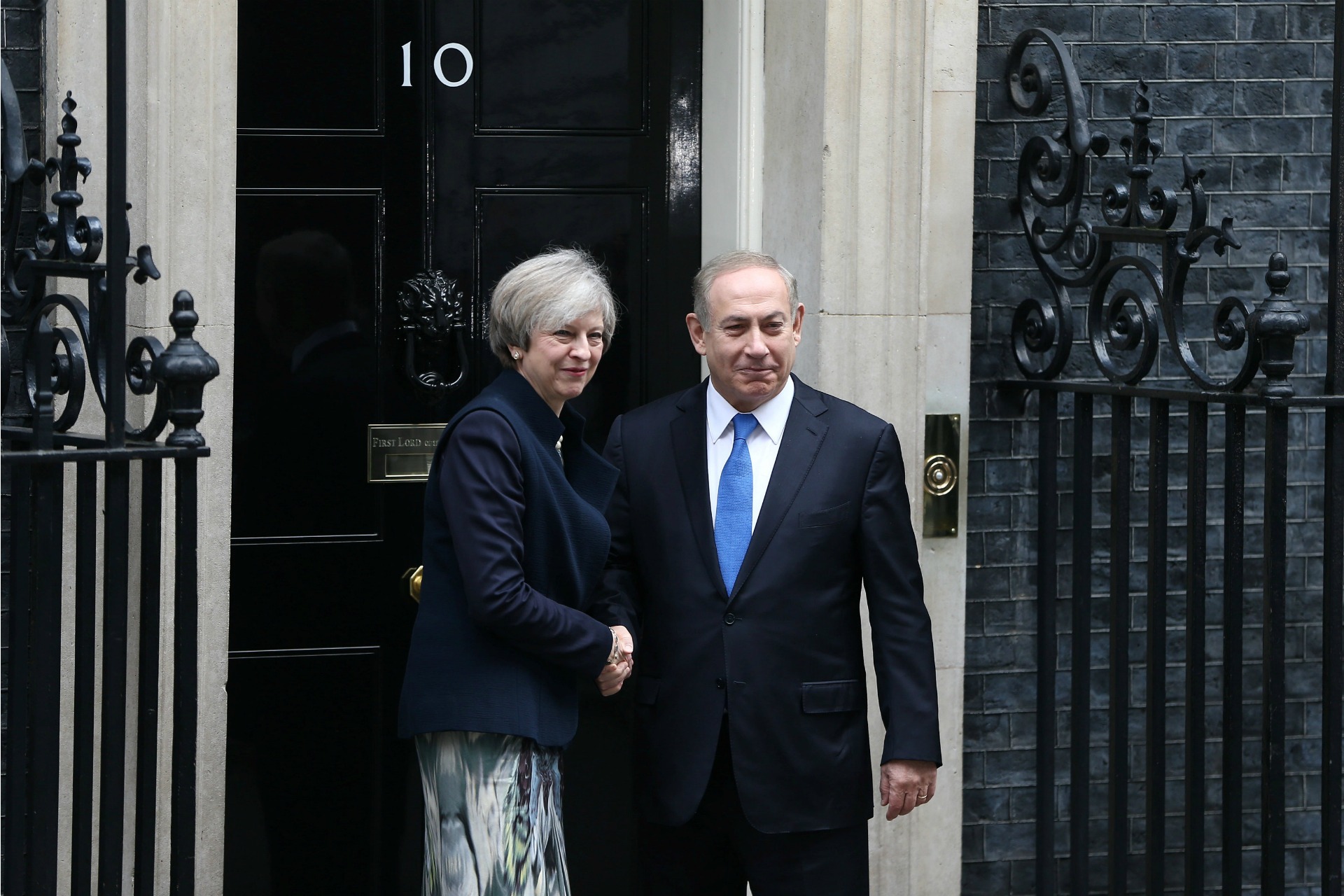 Theresa May se niega a sancionar a Irán, como pedía Netanyahu