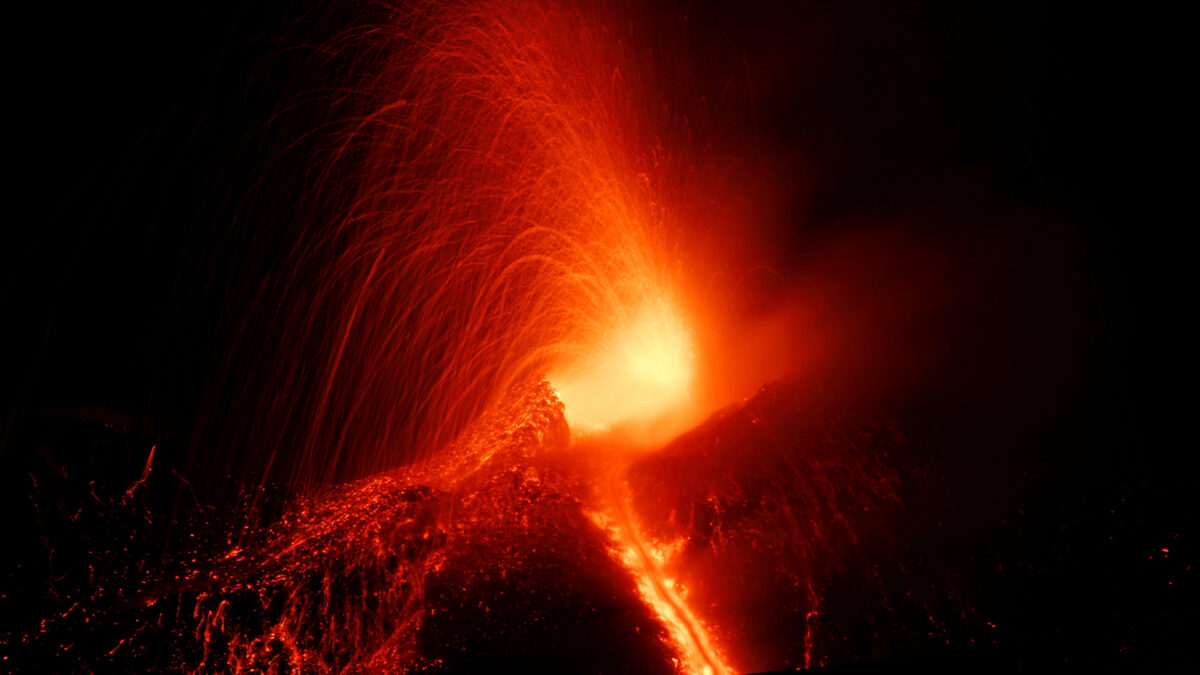 Las impresionantes imágenes del volcán Etna en erupción