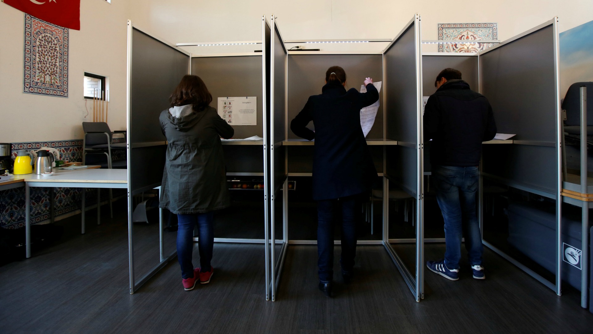Votantes, en Ámsterdam (Foto: Cris Toala Olivares / Reuters)