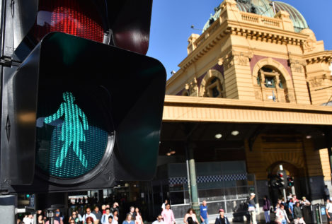 Debate en Australia por semáforos con figuras femeninas