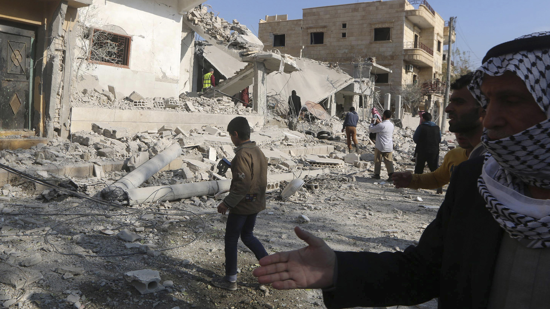 Al menos 33 muertos en Siria por un bombardeo de la coalición contra una escuela