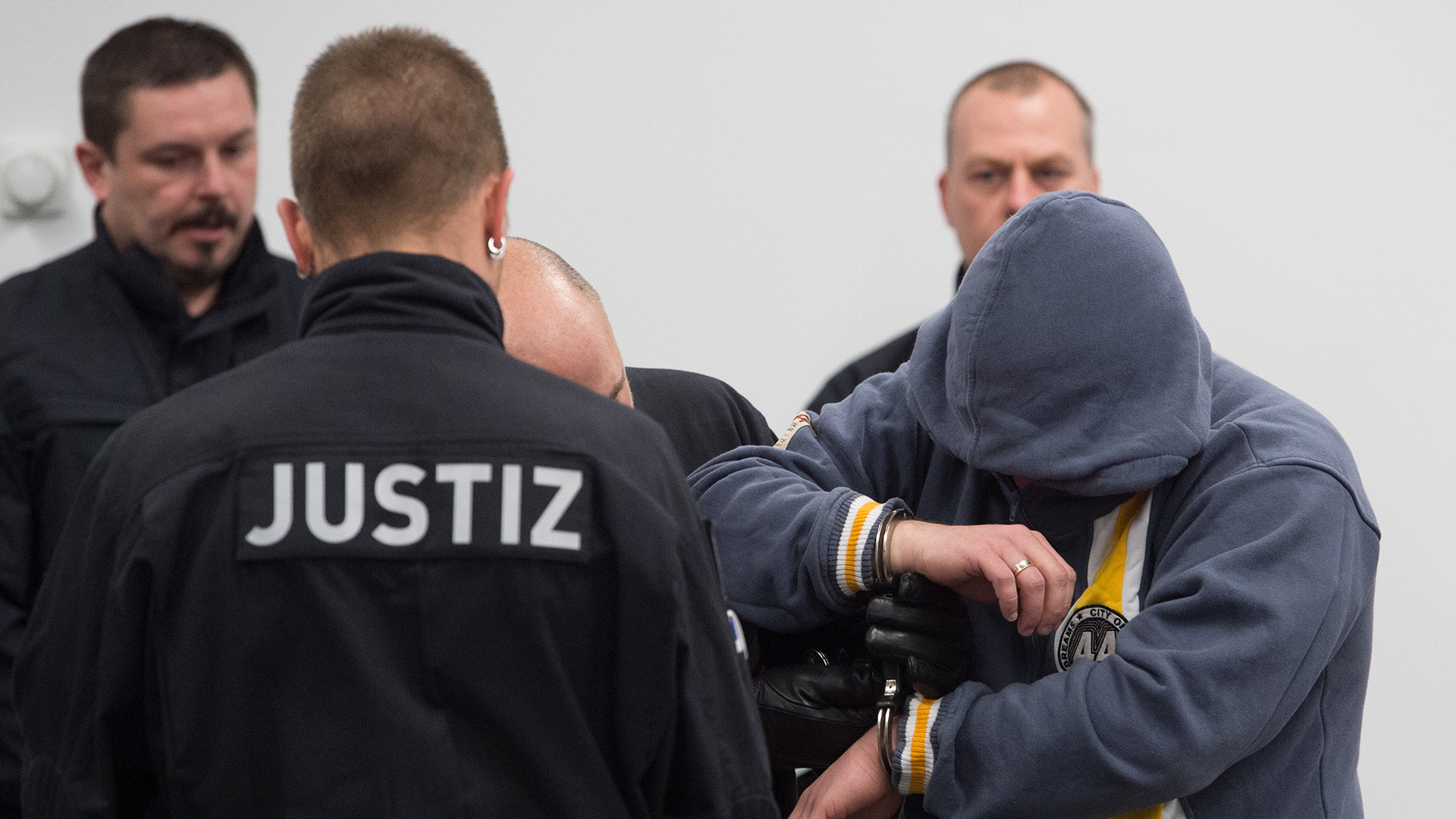 Alemania juzga a un grupo neonazi acusado de crear una organización terrorista