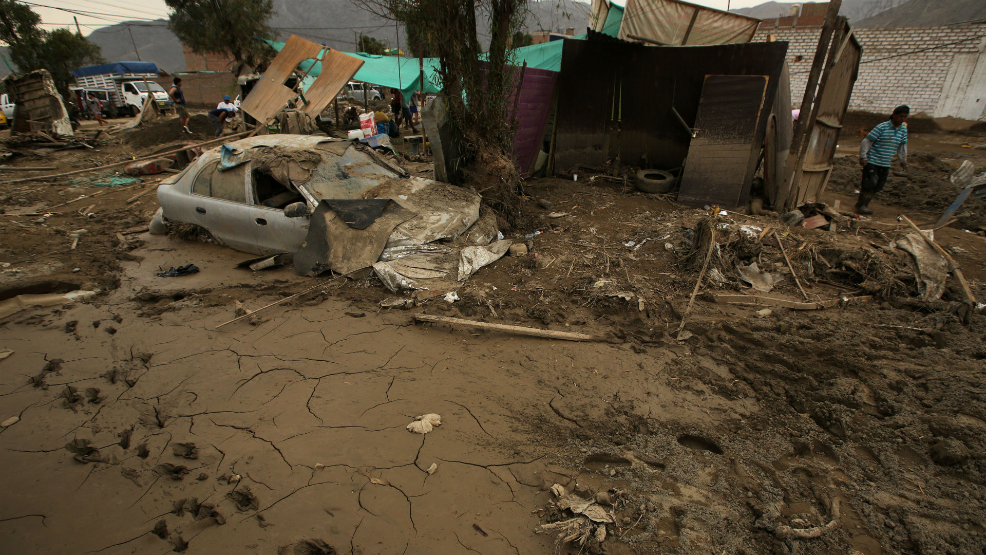 Aumentan a 98 los muertos por las inundaciones en Perú