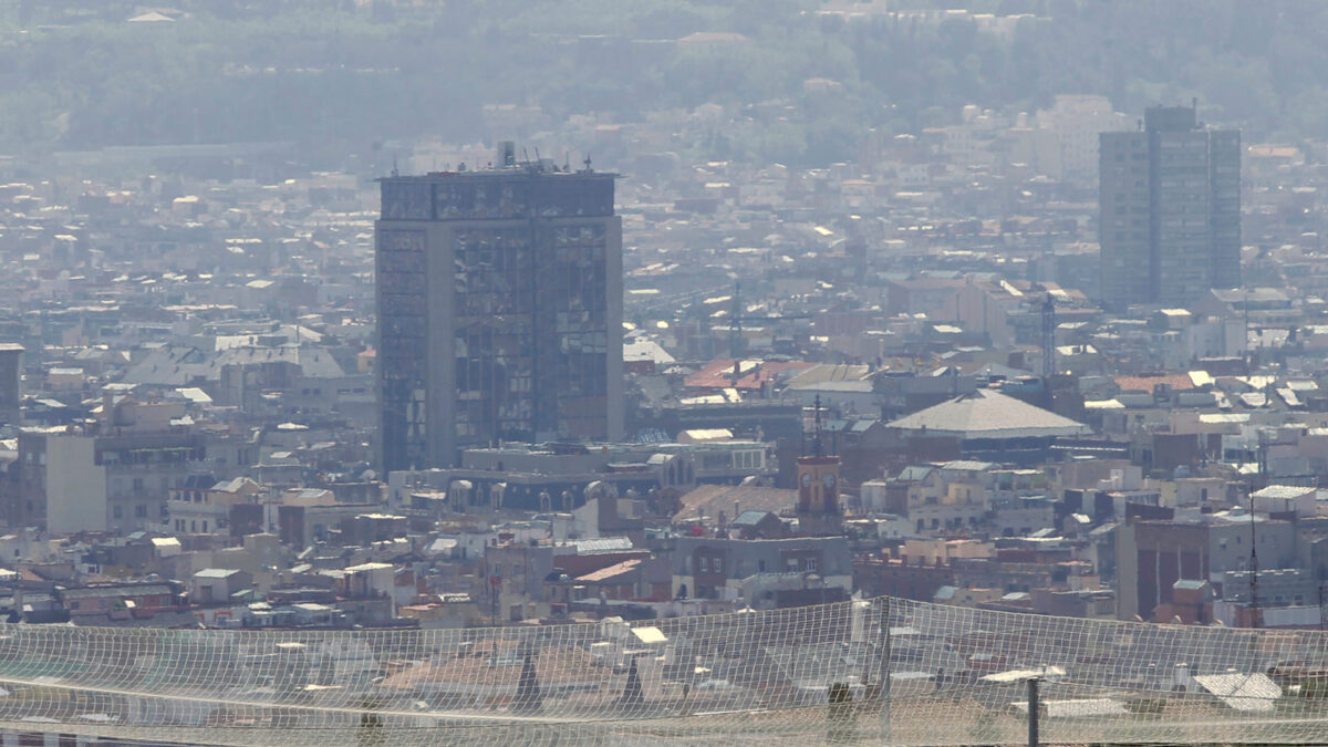 Barcelona limitará la circulación de coches de más de 20 años