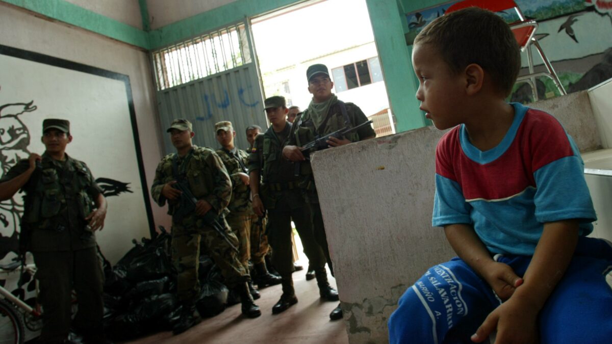 Comienza la salida de los menores de edad de las zonas de las FARC