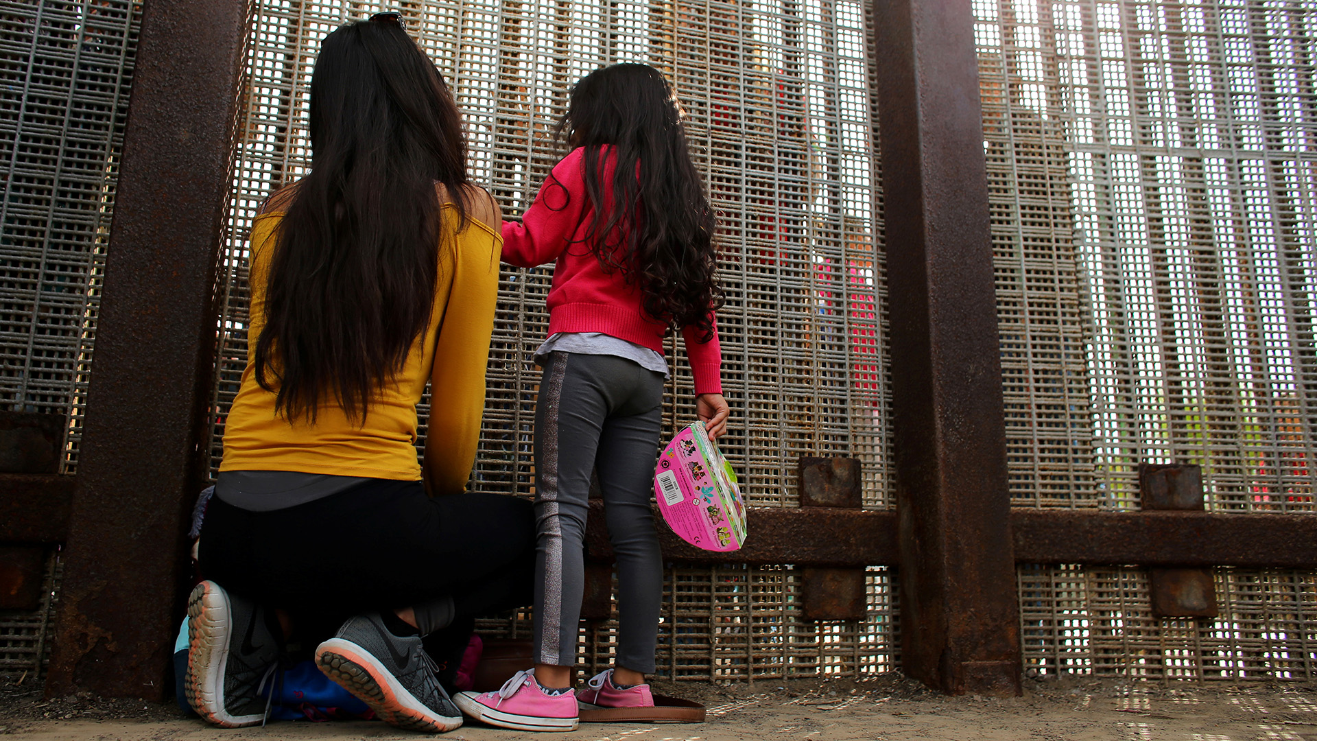 Congresistas de EEUU se oponen a separar a niños de sus familias en la frontera con México