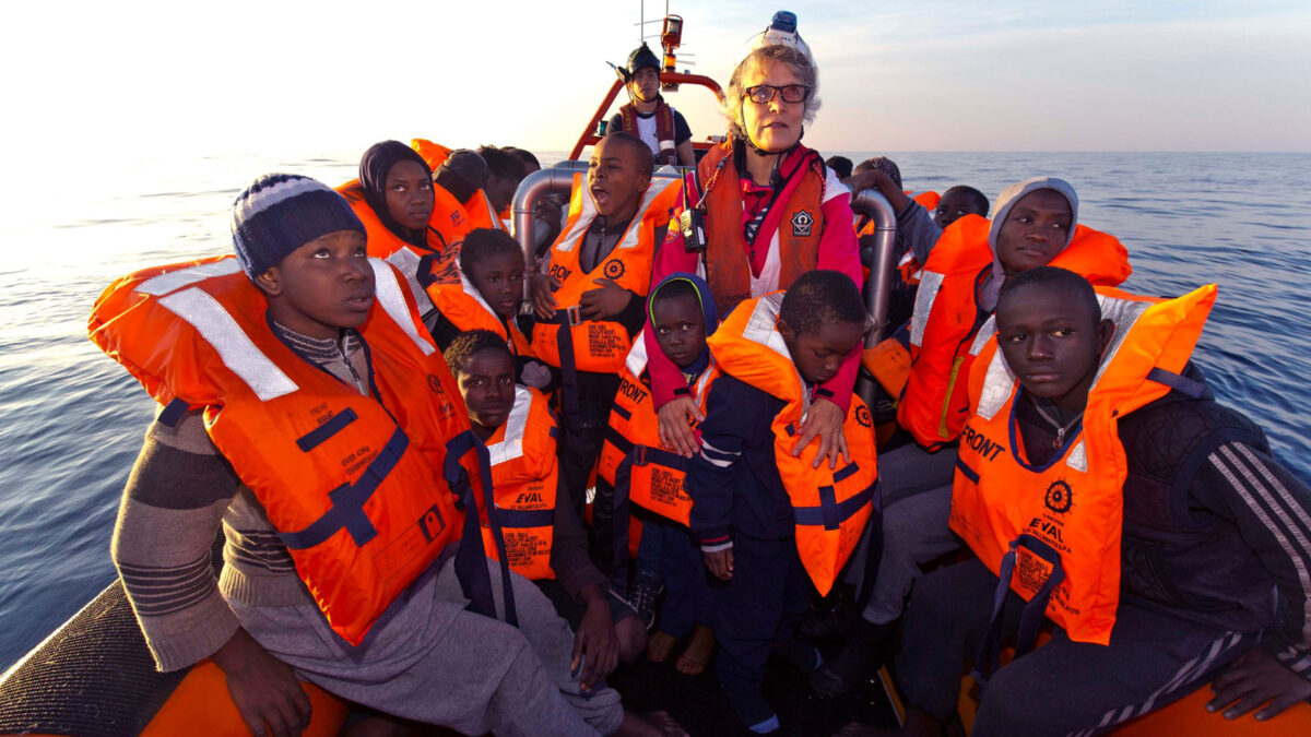 Desembarcan en Sicilia a 946 inmigrantes y un bebé nacido en el barco de rescate