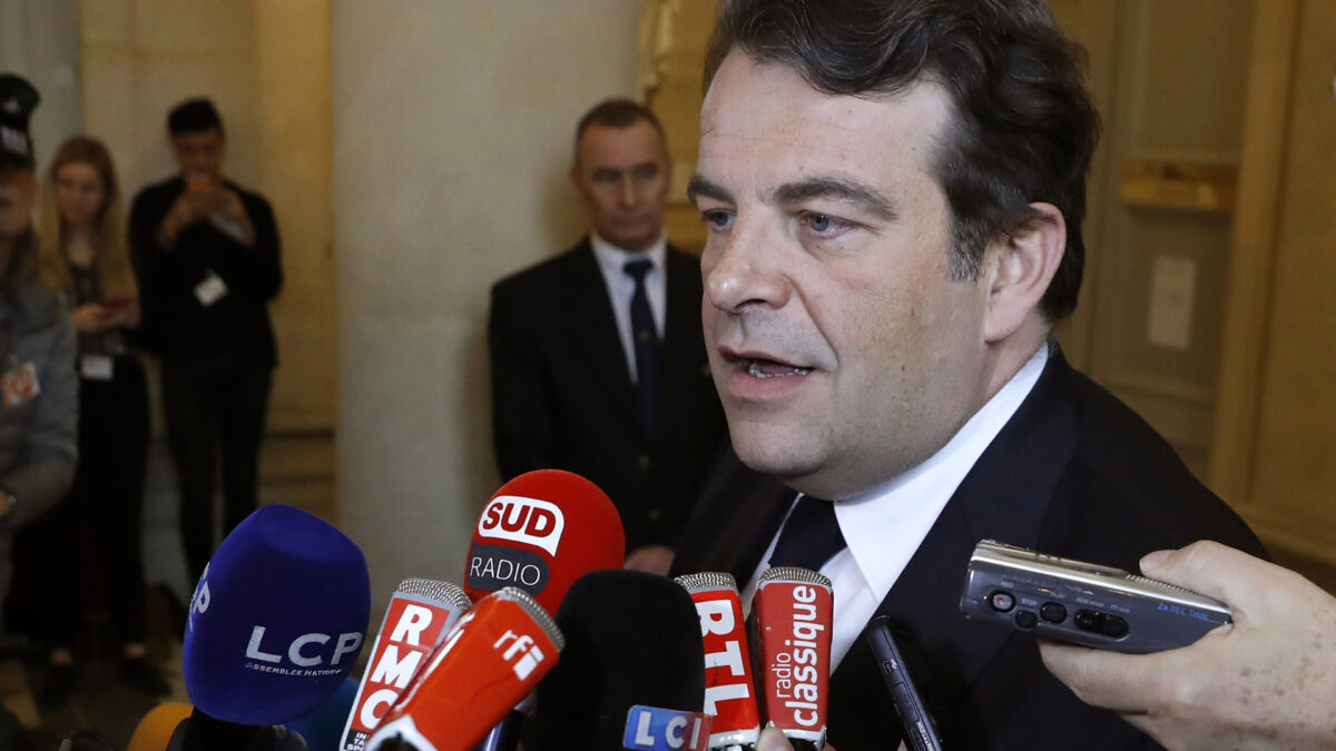 Dimite Thierry Solère, el portavoz del candidato conservador francés François Fillon