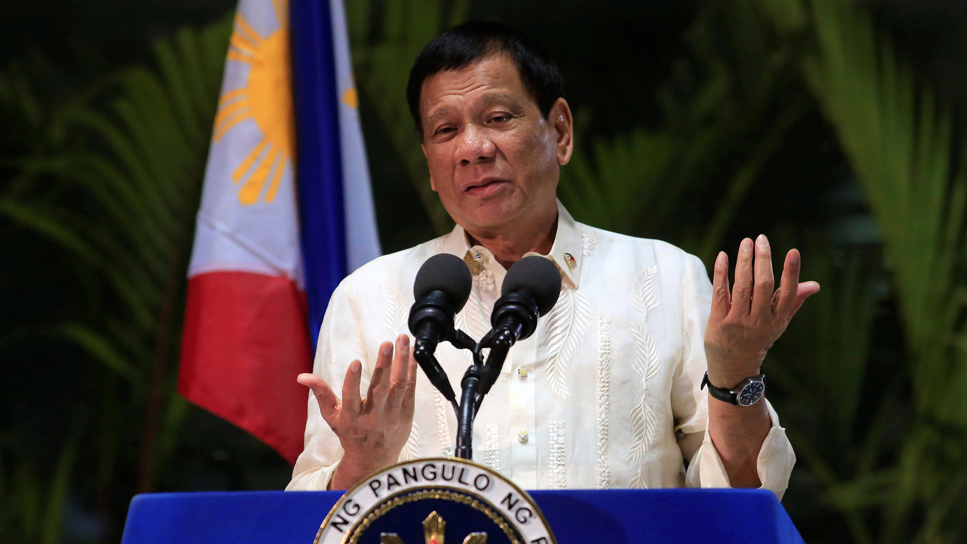 Duterte amenaza con decretar la ley marcial en Filipinas