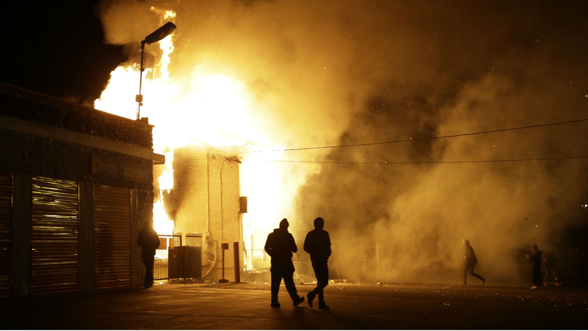 Al menos siete muertos al incendiarse una comisaría en Argentina
