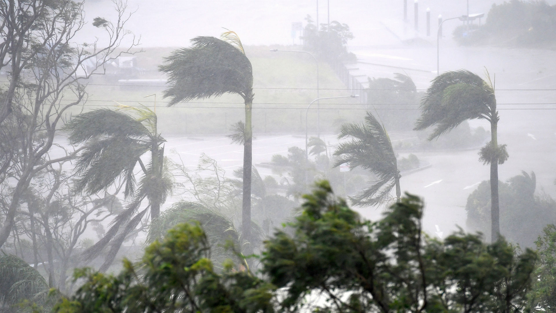 El ciclón Debbie deja importantes desperfectos a su paso por Australia
