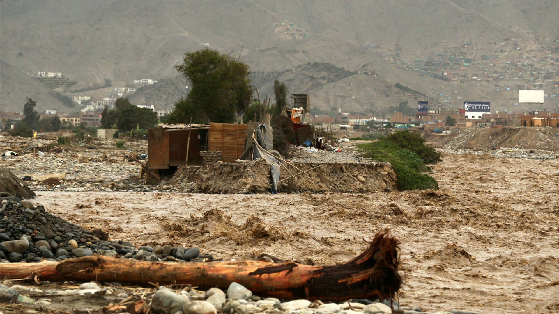 El número de muertos por las inundaciones en Perú supera los 70