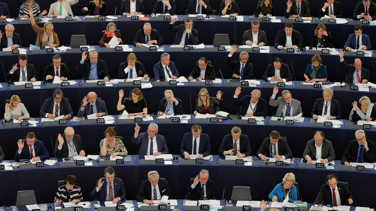 El Parlamento Europeo pretende aumentar el control de las armas de fuego
