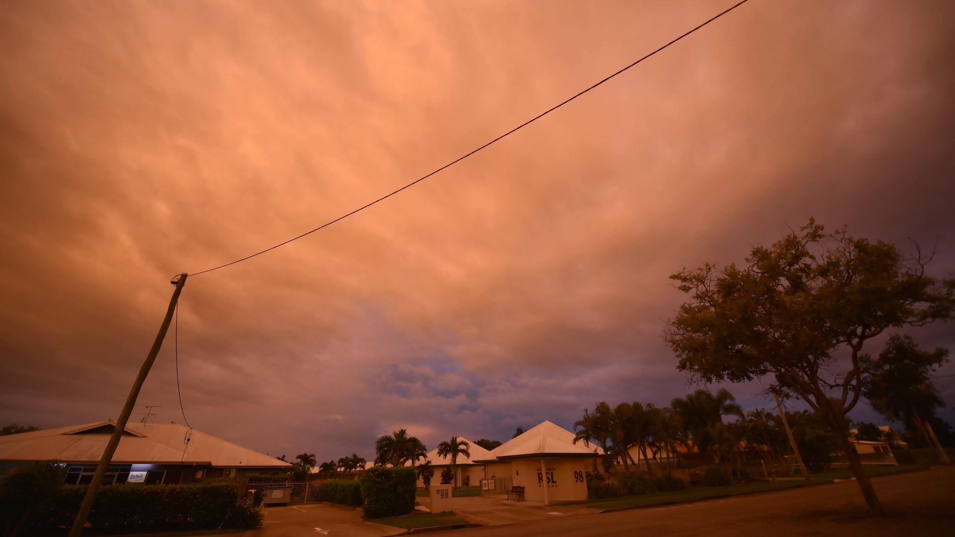 El potente ciclón Debbie toca el noreste de Australia y obliga a evacuar a miles de personas