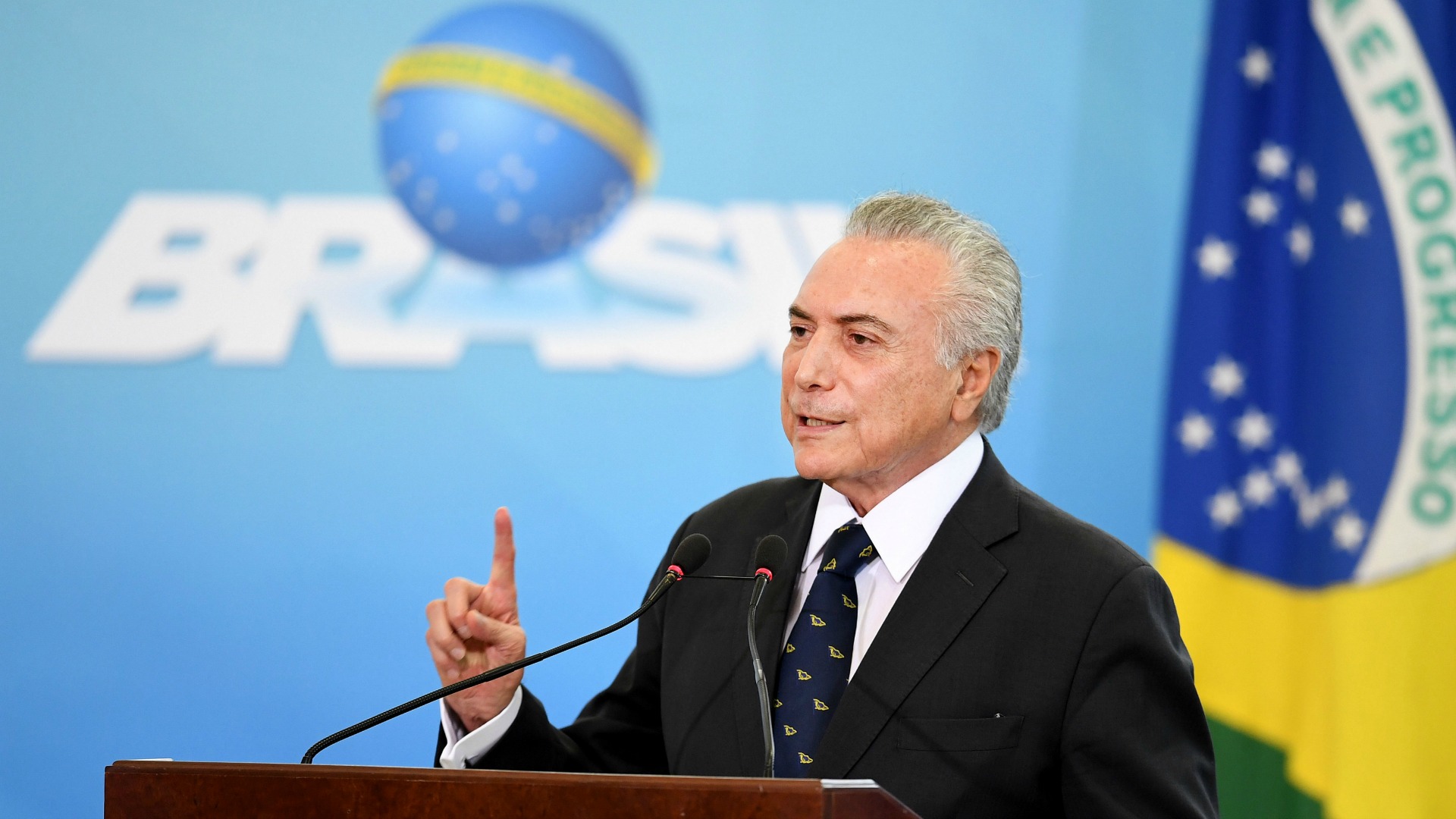 El presidente de Brasil limita el rol de la mujer a la educación de los niños y el cuidado de la casa