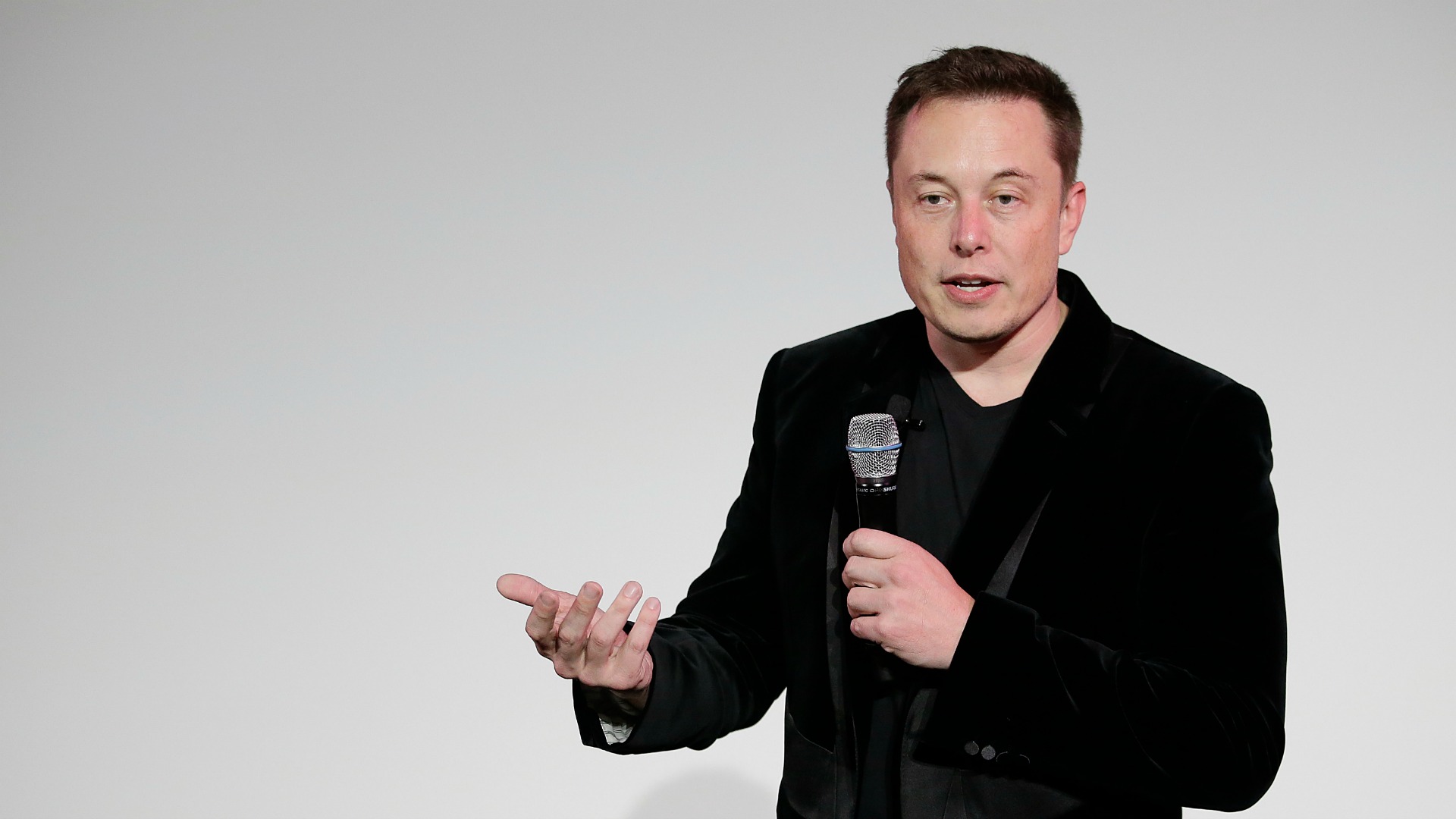 Elon Musk crea una empresa que conectará el cerebro a inteligencia artificial