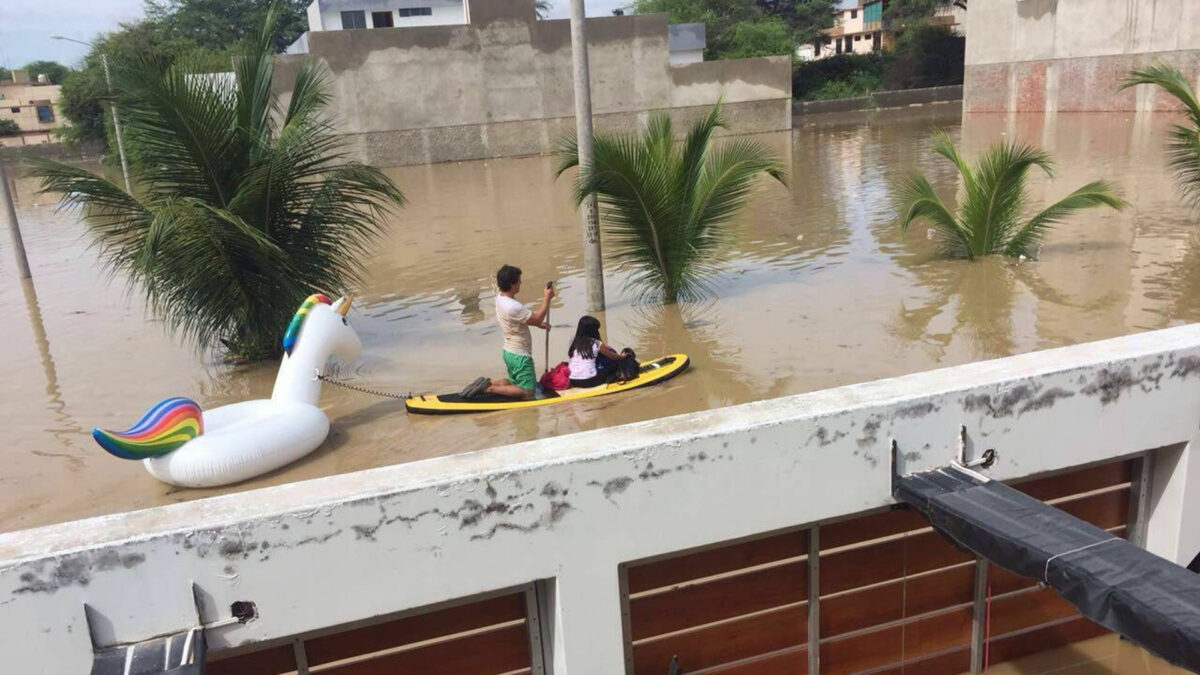 En Perú, los unicornios existen y salvan gente de las inundaciones