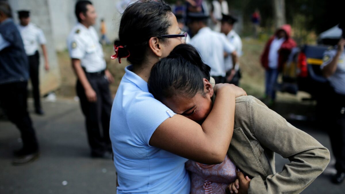 Aumenta a 40 el número de adolescentes muertas en un incendio en un centro de menores en Guatemala