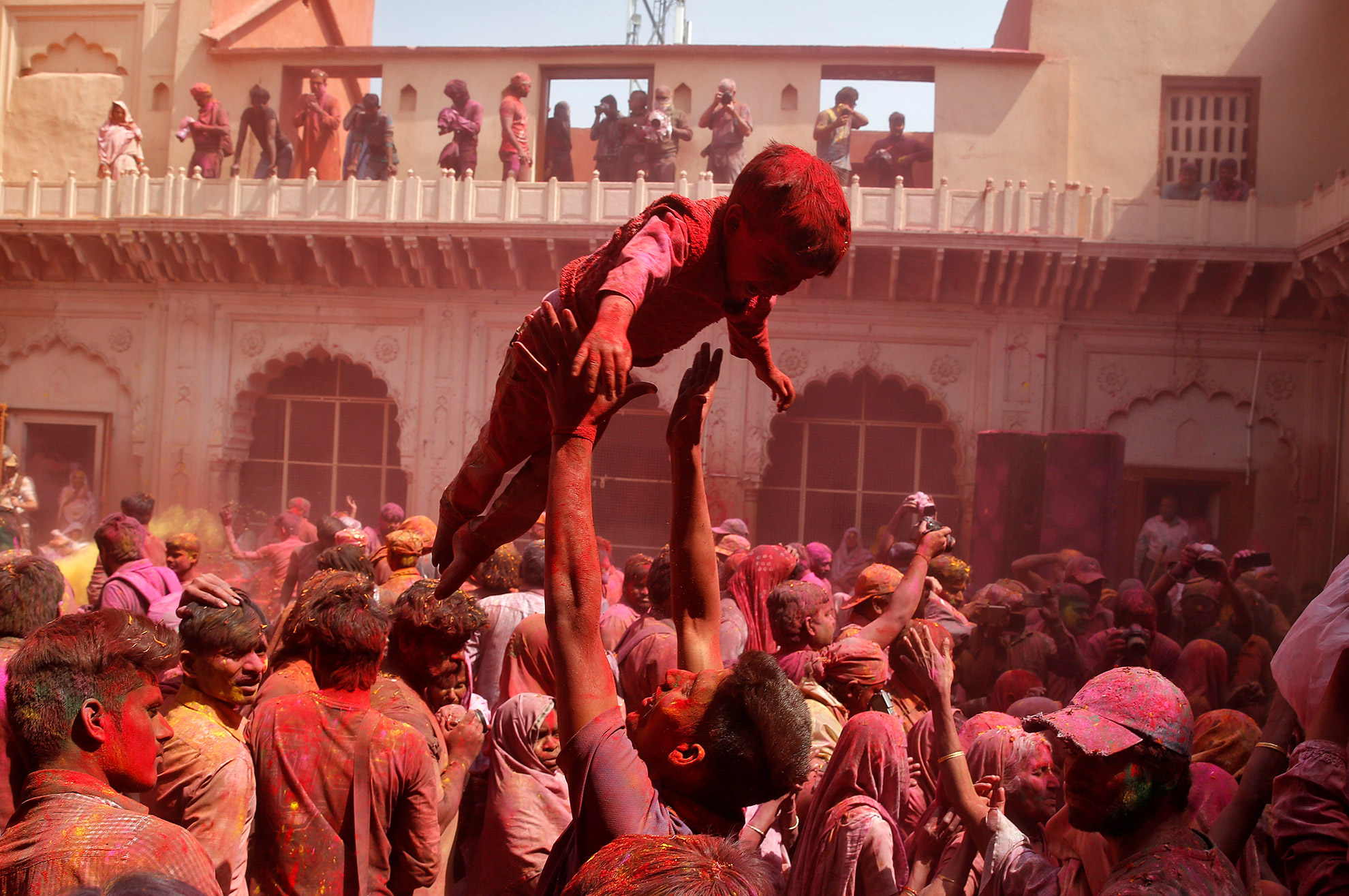 Holi Festival, las imágenes de una explosión de color 5