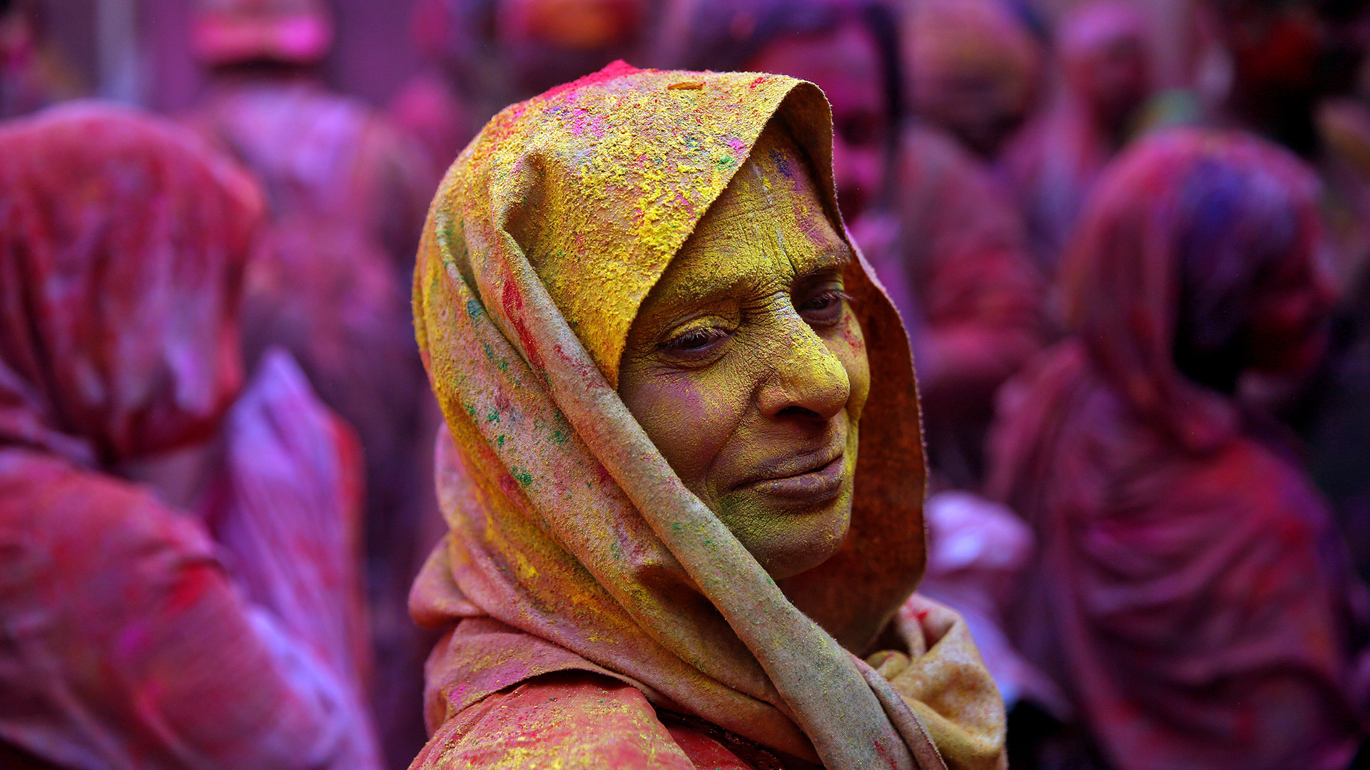 Holi Festival, las imágenes de una explosión de color