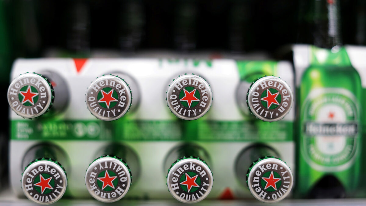 Hungría declara la guerra a la ‘Estrella Roja’ de Heineken por «comunista»