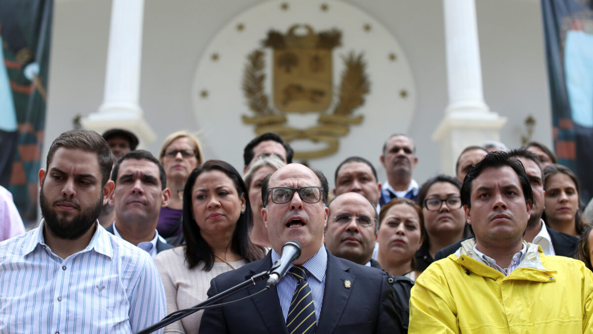 La oposición califica de «golpe de Estado» la decisión del TSJ de asumir las competencias de la Asamblea