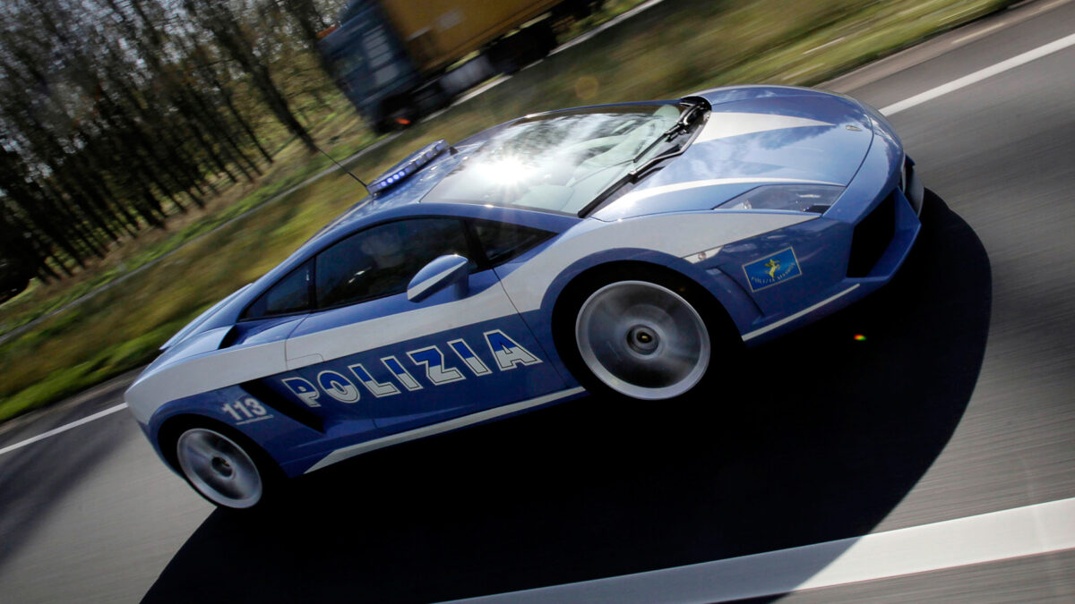 La ‘polizia’ viaja en Lamborghini