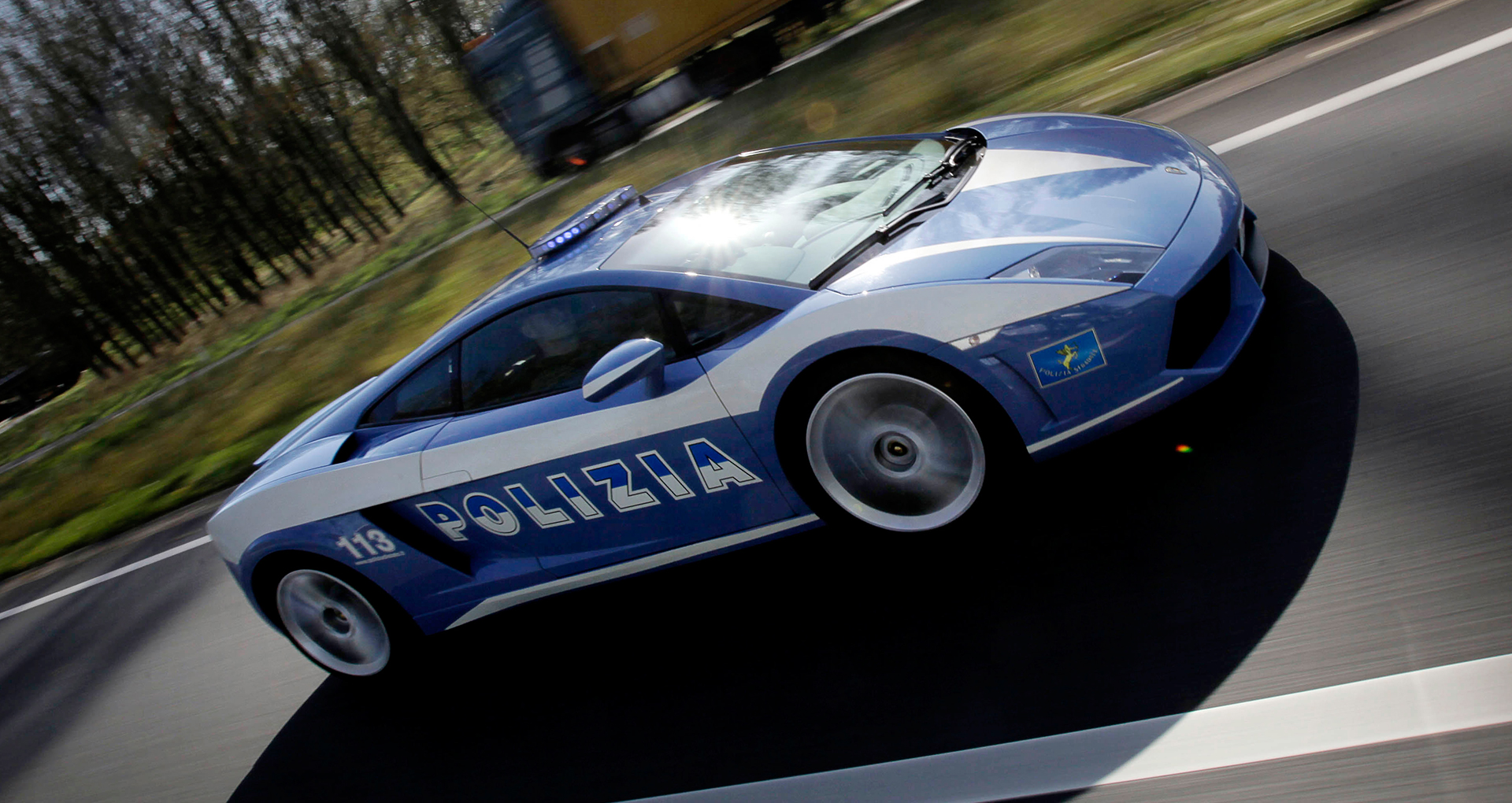 La 'polizia' viaja en Lamborghini
