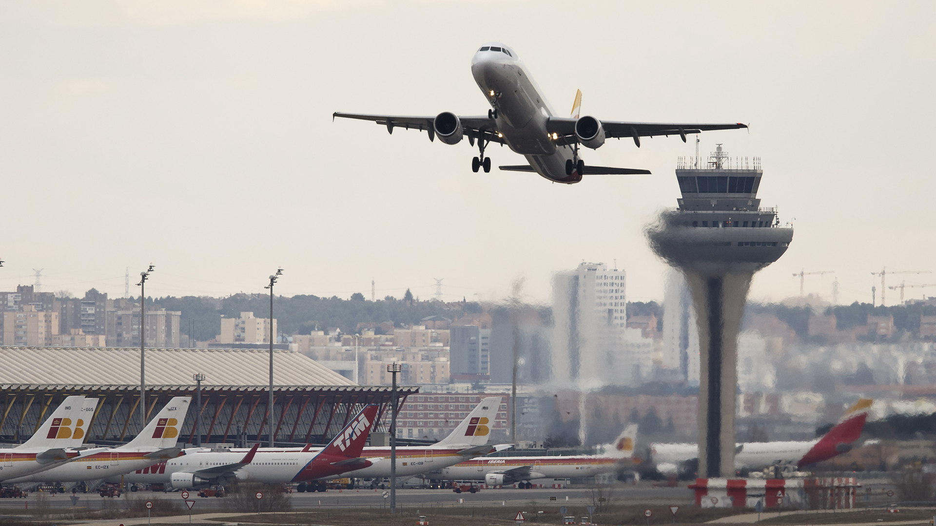 Los aviones de Barajas podrán seguir volando sobre la urbanización madrileña de Santo Domingo