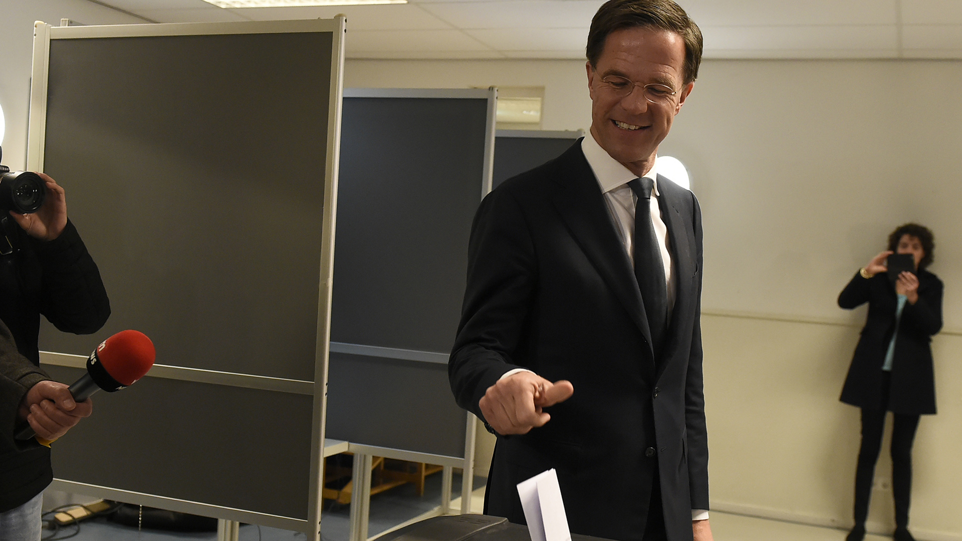 Los principales candidatos holandeses depositan su voto en las urnas 2