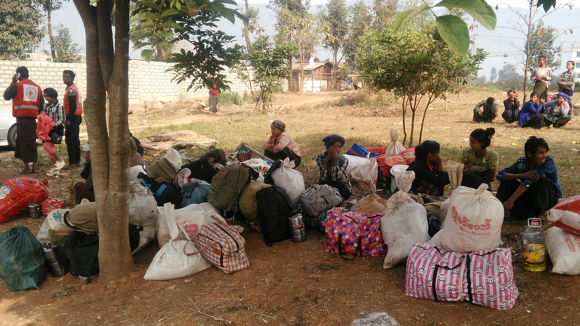 Más de 20.000 refugiados birmanos llegan a China huyendo de los combates 1