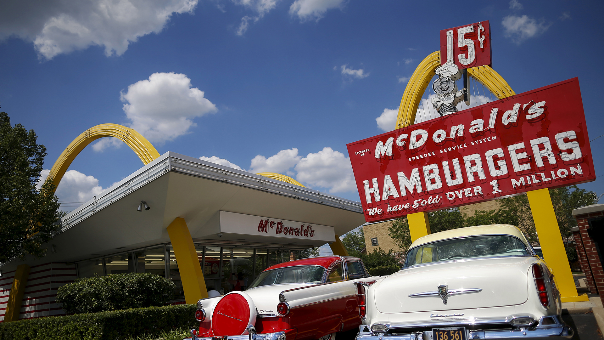 McDonald's lanza y luego borra un tuit que insulta a Trump