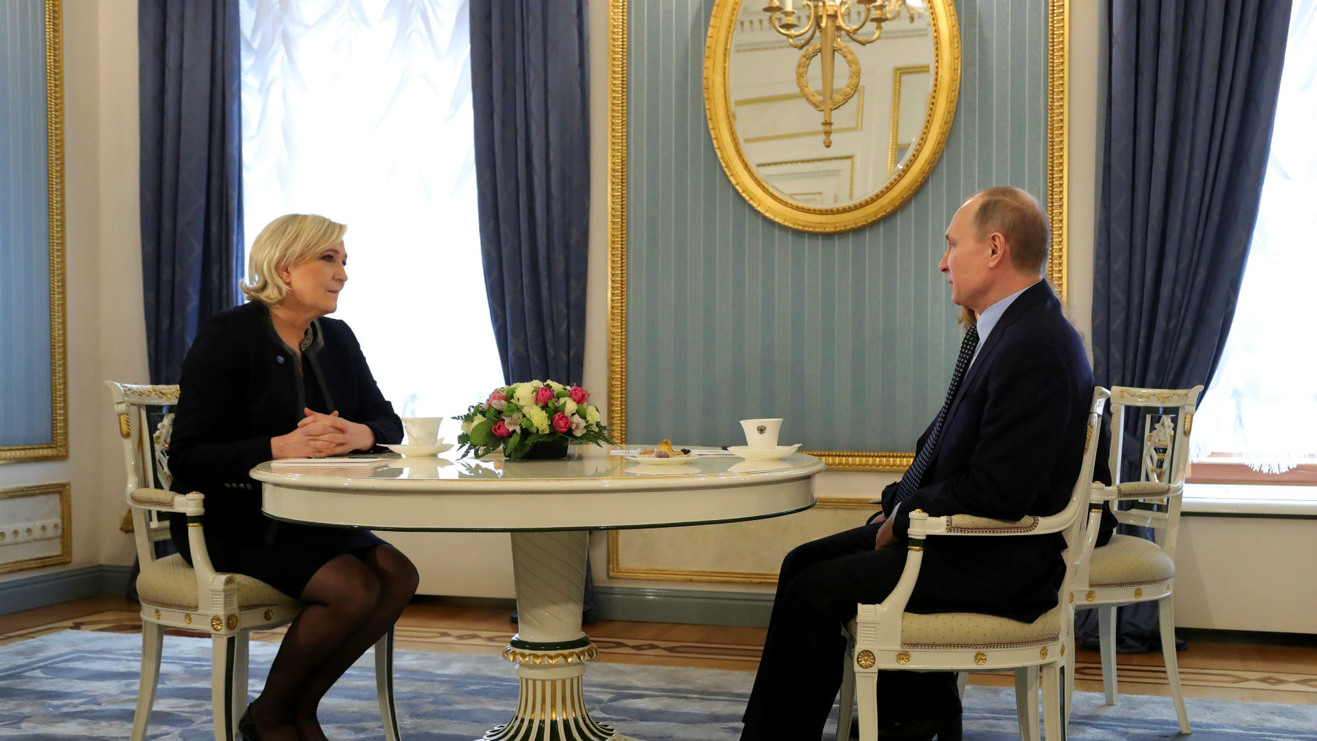 Putin ignora el "qué dirán" y recibe a Marine Le Pen a un mes de las elecciones